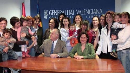Firma del Convenio con Sanidad para iniciar el voluntariado hospitalario (2007)